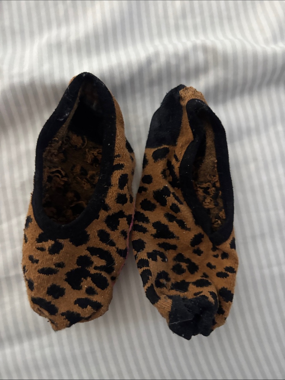 Women’s Leopard Print No Show Socks- Brown & Black